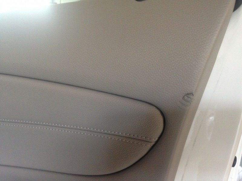 MNW1シリーズ ドア内張りのシートベルト挟み込み傷リペア補修修理