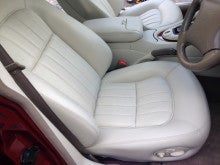 ジャガーXJ308白色本革シート表面亀裂のリペア補修修理
